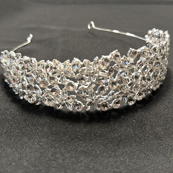 NWOT Bridal crystal rhinestone, silver headband, sparkling hair piece, weddings main image 10